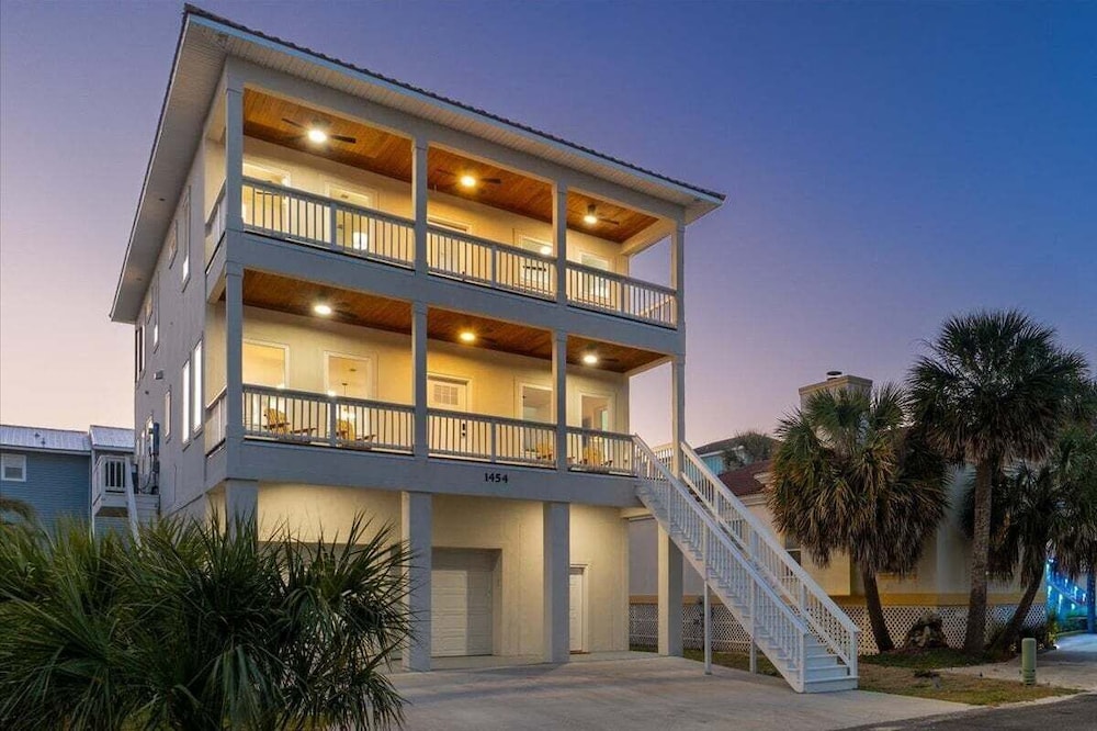 Surf And Sound 6 Bedroom Home