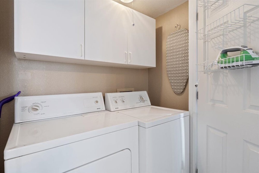 Lakefront Condo w/ Screened Patio, 3 Pools, Boat Slip in Osage Beach