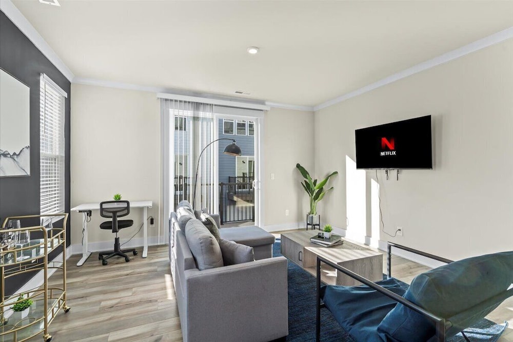 Luxe King 4BR Townhouse in Uptown CLT