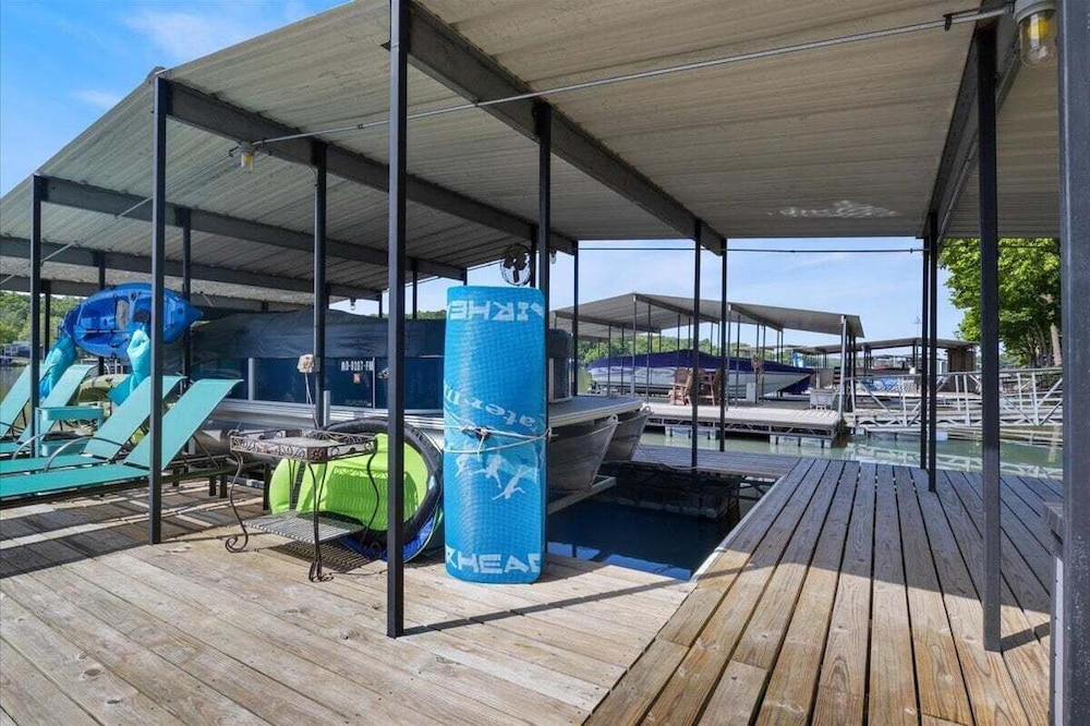 Private Dock, Bunkhouse, Firepit & Kayaks at Mm45