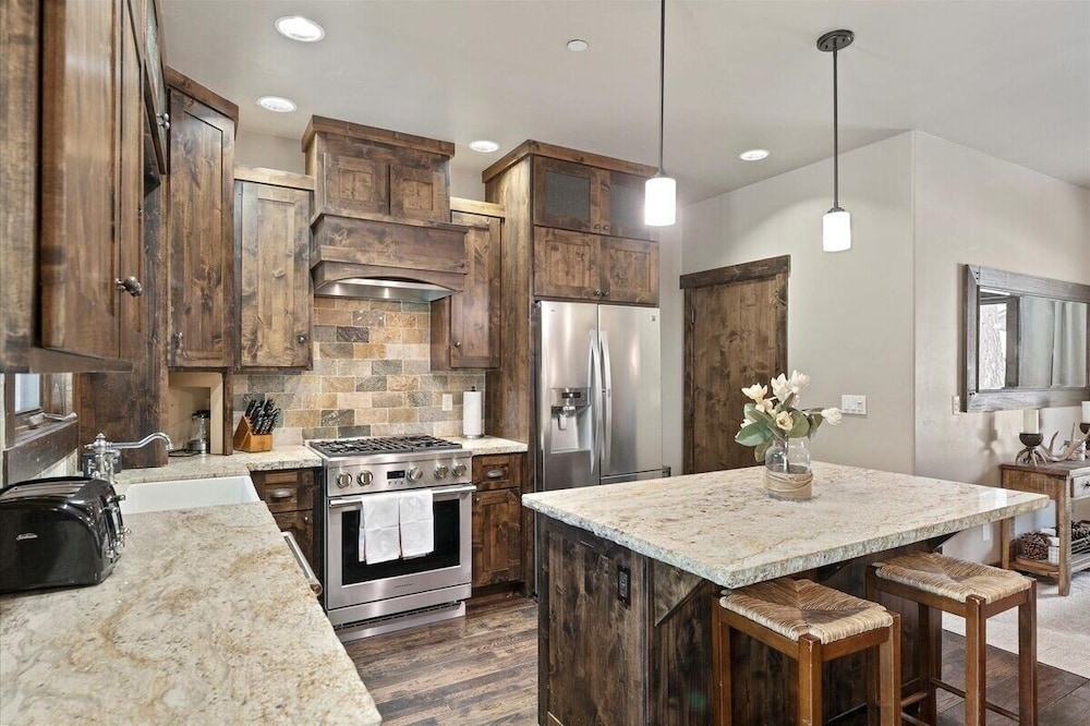 Cyh1012 - Hidden Cedar 5 Bedroom Home