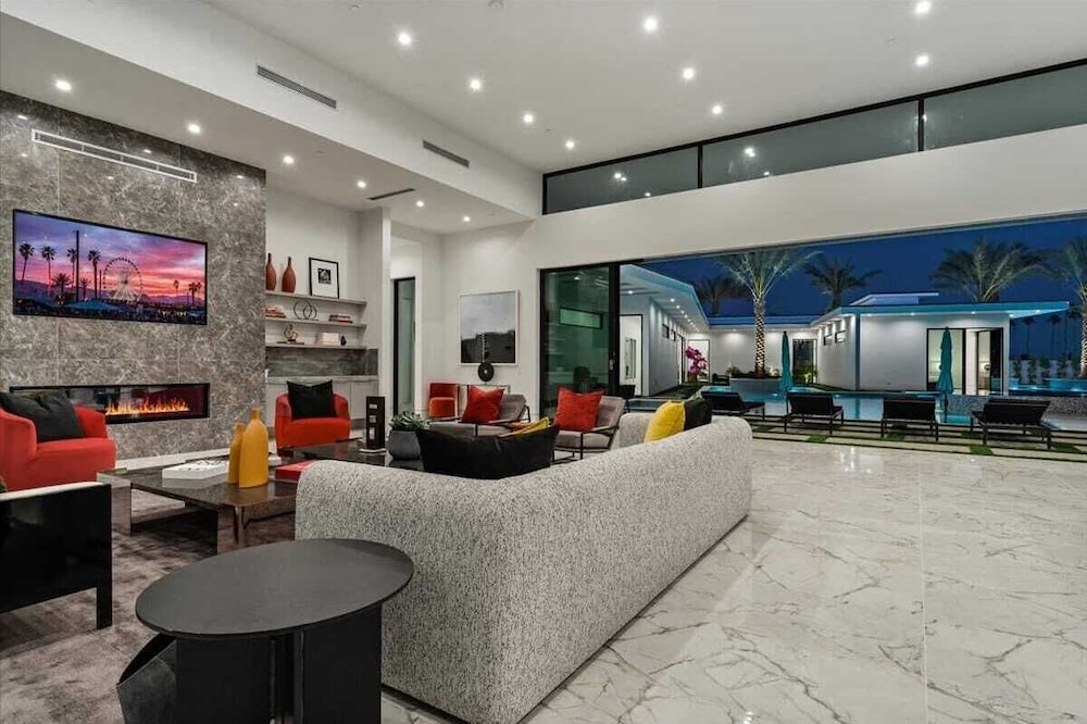 Sleeps 23 Luxury Villa w/ Pool, Hot Tub & Pickleball Court Bravo Villa 10
