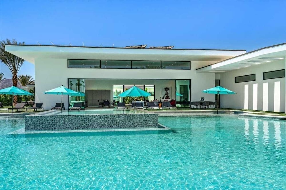 Sleeps 23 Luxury Villa w/ Pool, Hot Tub & Pickleball Court Bravo Villa 10