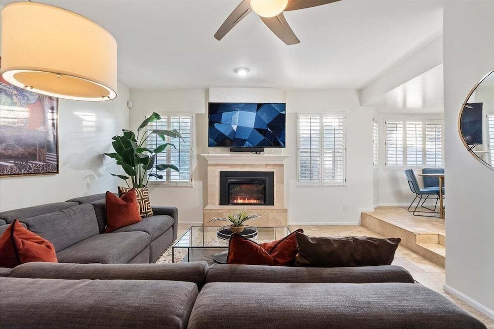 Kierland Charm - Private Yard w/ Pool, Golf & More