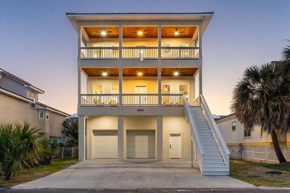 Surf And Sound 6 Bedroom Home