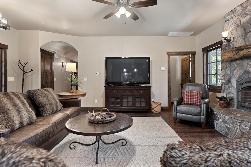 Cyh1012 - Hidden Cedar 5 Bedroom Home