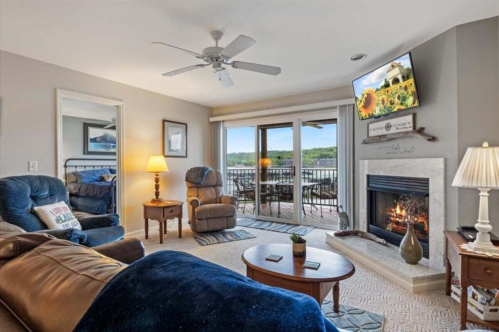 Relaxing Lakefront Condo w/ 2 Heated Pools, Boat Ramp & Slip, Near Golf & Parks
