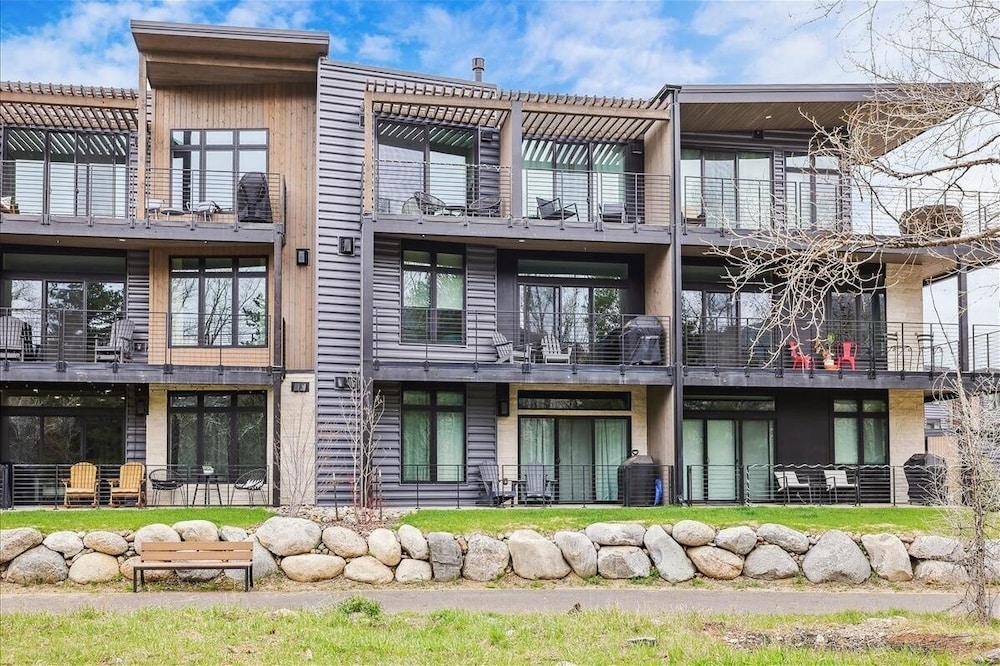 River West 924 2 Bedroom Condo by RedAwning view 2