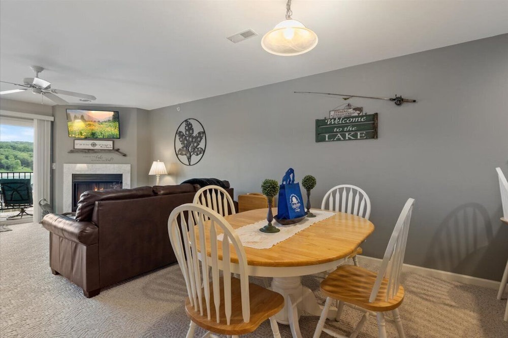 Relaxing Lakefront Condo w/ 2 Heated Pools, Boat Ramp & Slip, Near Golf & Parks