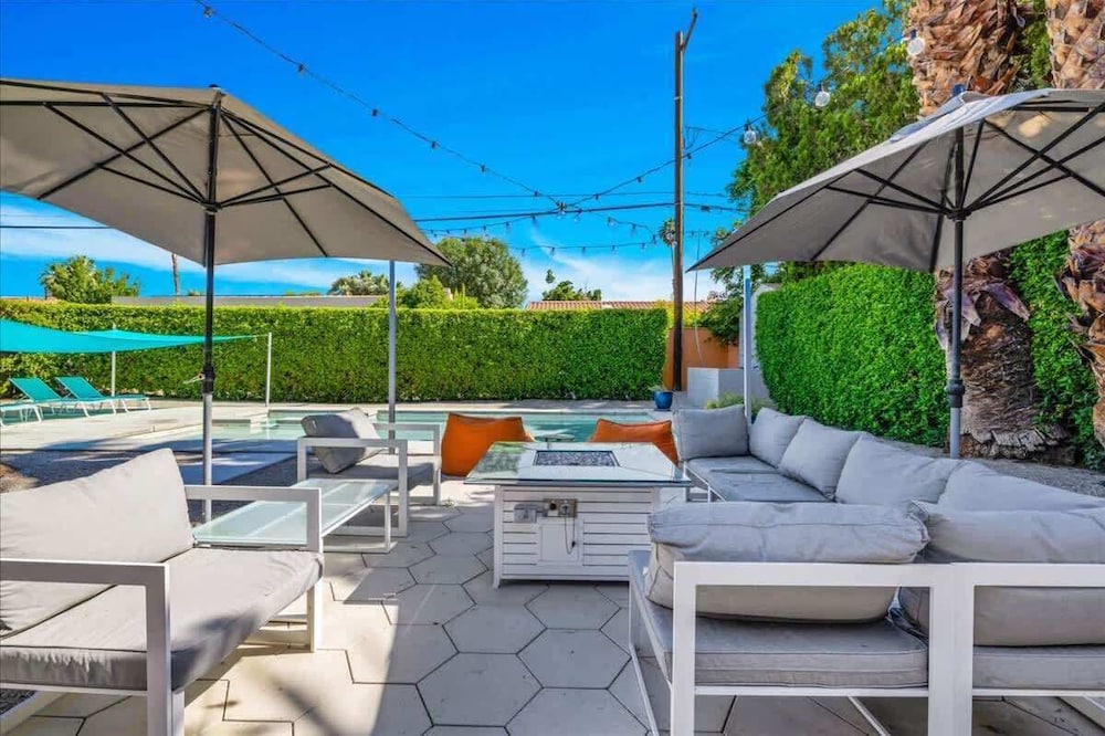Modern Paradise at Sonora