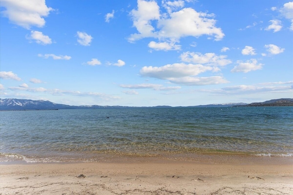 Lake Tahoe Vacations - Swimsuit Required 4 Bedroom Home by RedAwning - Property Image 1