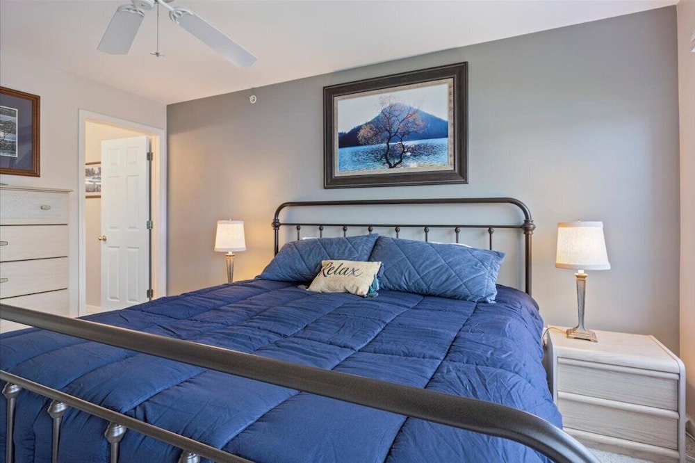 Relaxing Lakefront Condo w/ 2 Heated Pools, Boat Ramp & Slip, Near Golf & Parks