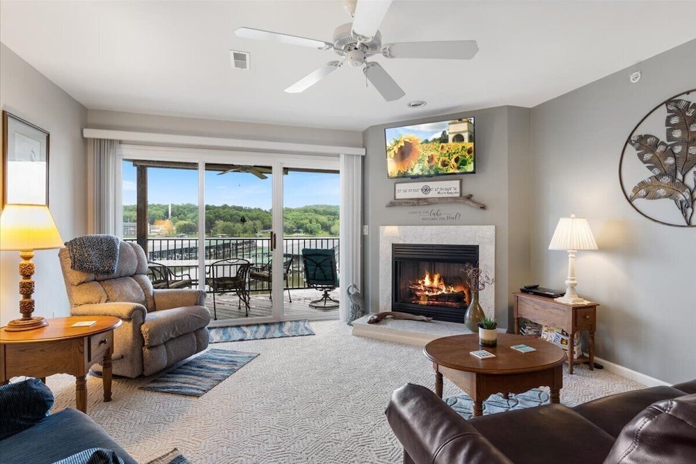 Relaxing Lakefront Condo w/ 2 Heated Pools, Boat Ramp & Slip, Near Golf & Parks