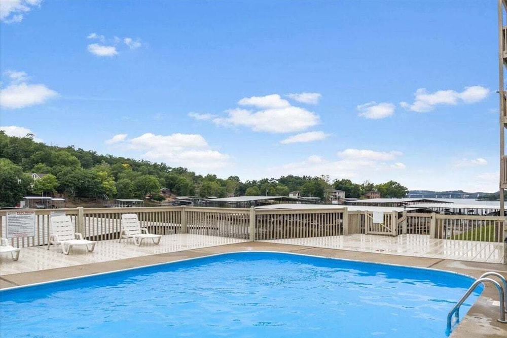 Lakefront Condo w/ Screened Patio, 3 Pools, Boat Slip in Osage Beach