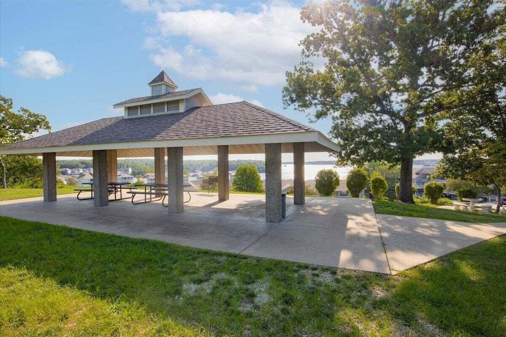 Stunning Main Channel Views, Screened Deck, & Pool