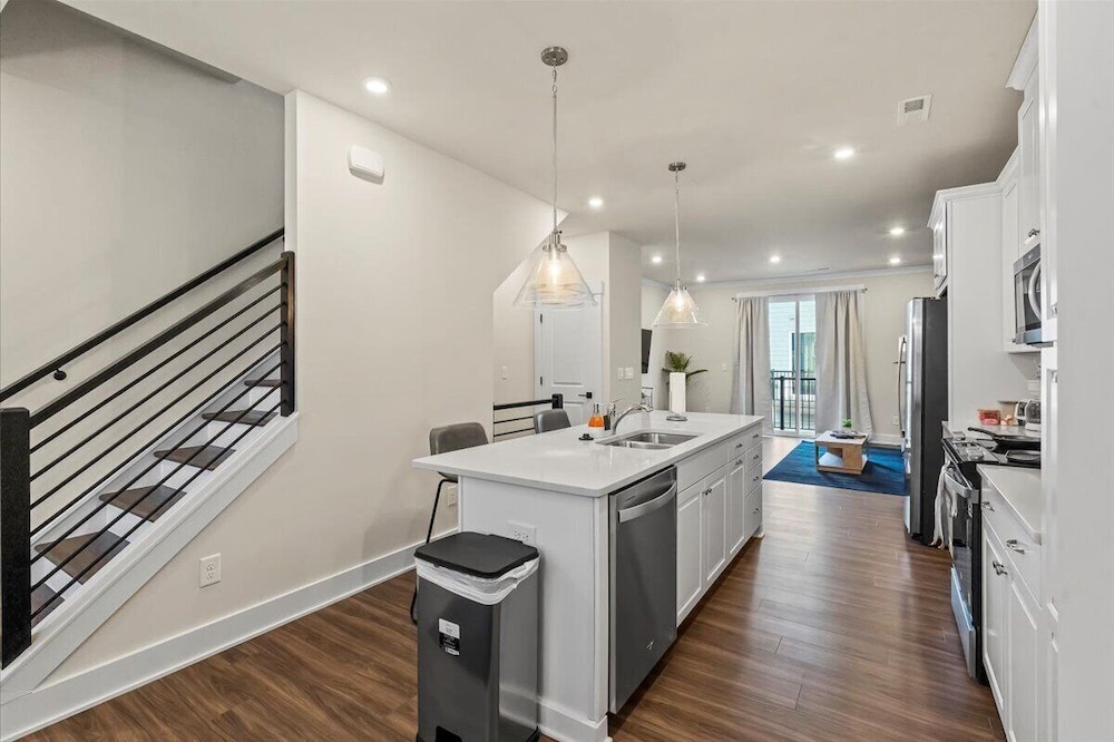 3BR King Townhouse Rooftop in Uptown CLT