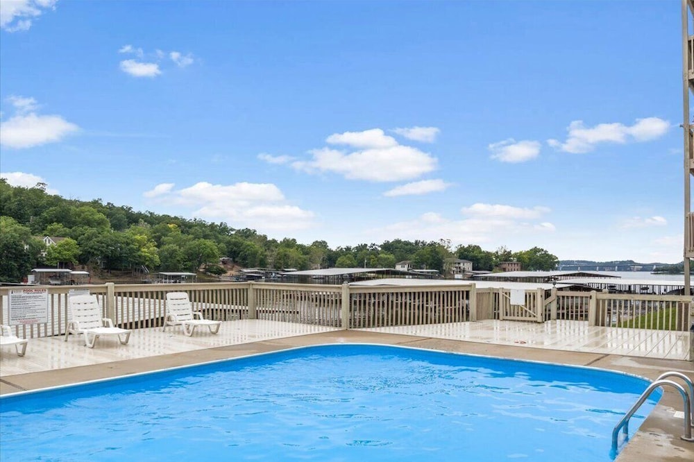 Lakefront Condo w/ Screened Patio, 3 Pools, Boat Slip in Osage Beach