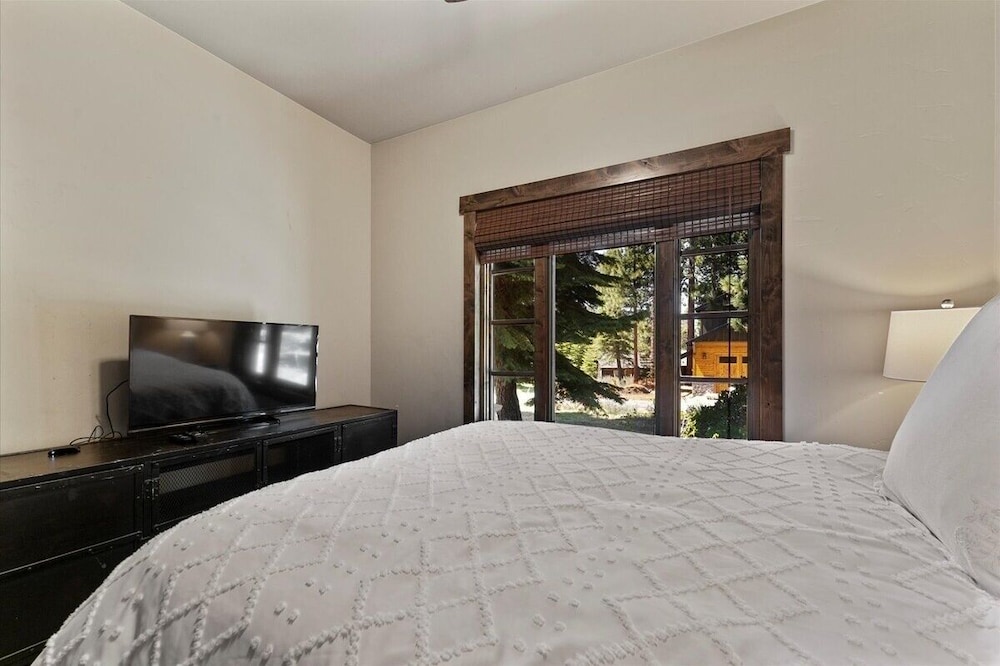 Cyh1012 - Hidden Cedar 5 Bedroom Home