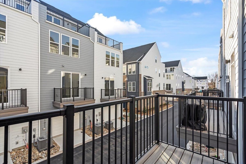 3BR King Townhouse Rooftop in Uptown CLT