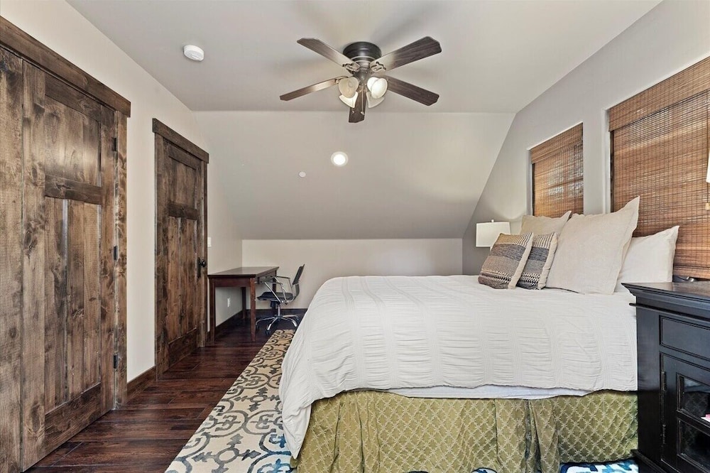 Cyh1012 - Hidden Cedar 5 Bedroom Home