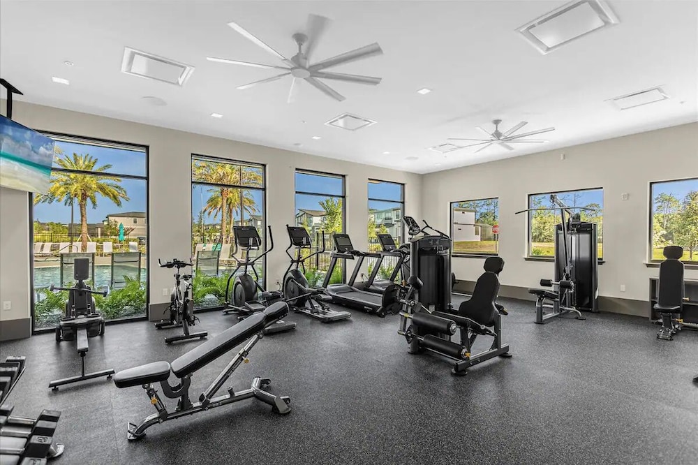 Luxurious 15br Villa With Lake View & Game/theater