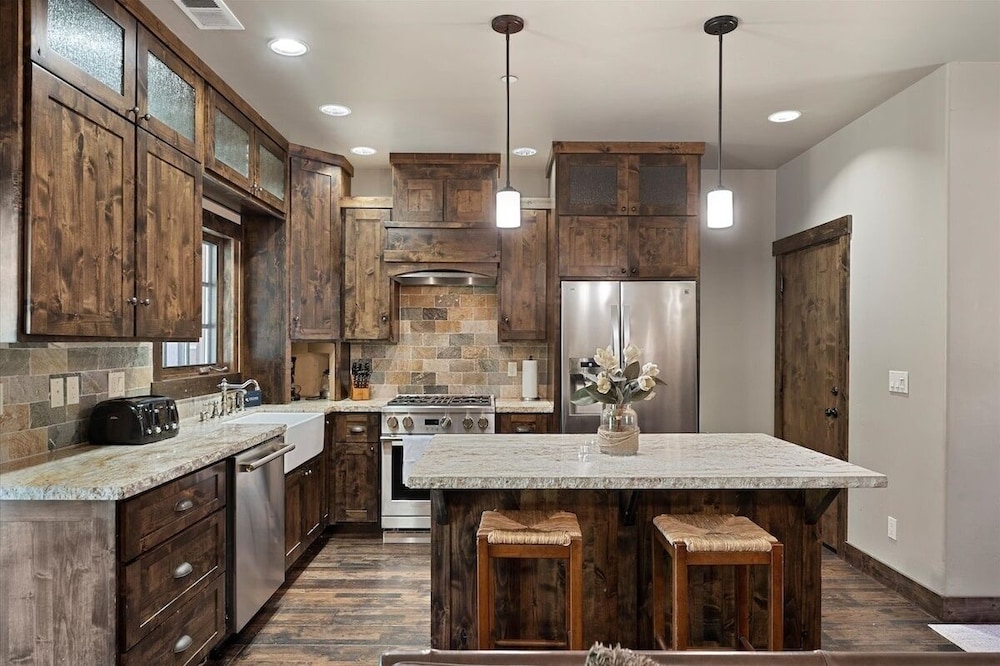Cyh1012 - Hidden Cedar 5 Bedroom Home