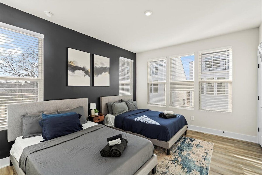 Luxe King 4BR Townhouse in Uptown CLT