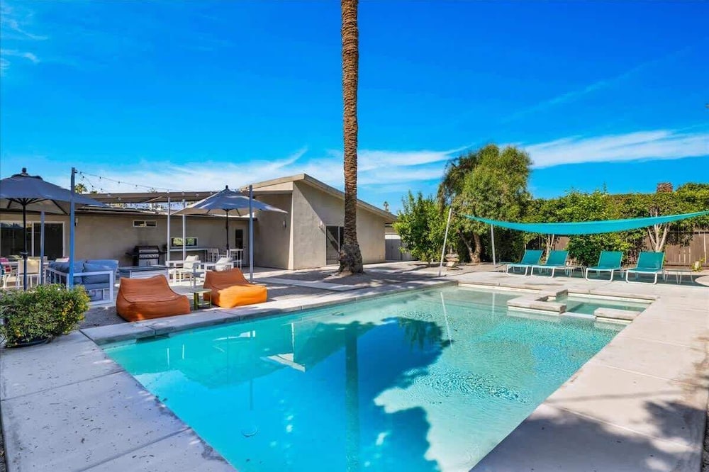 Modern Paradise at Sonora