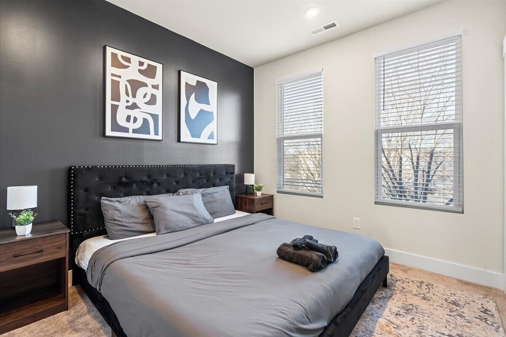 3BR King Townhouse Rooftop in Uptown CLT