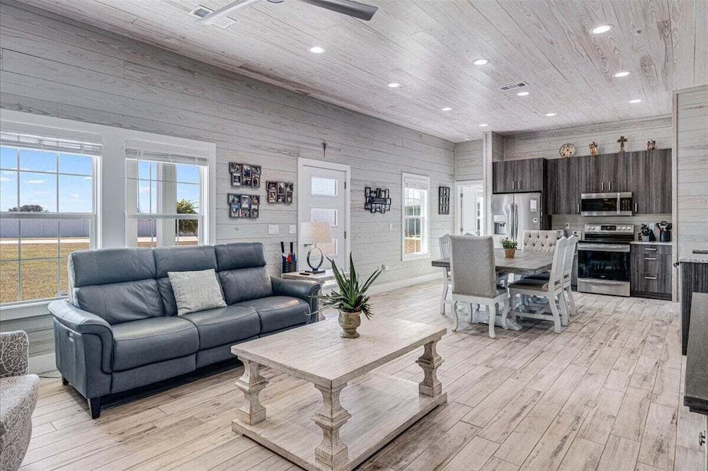 Tranquil Waters 8 Bedroom Home