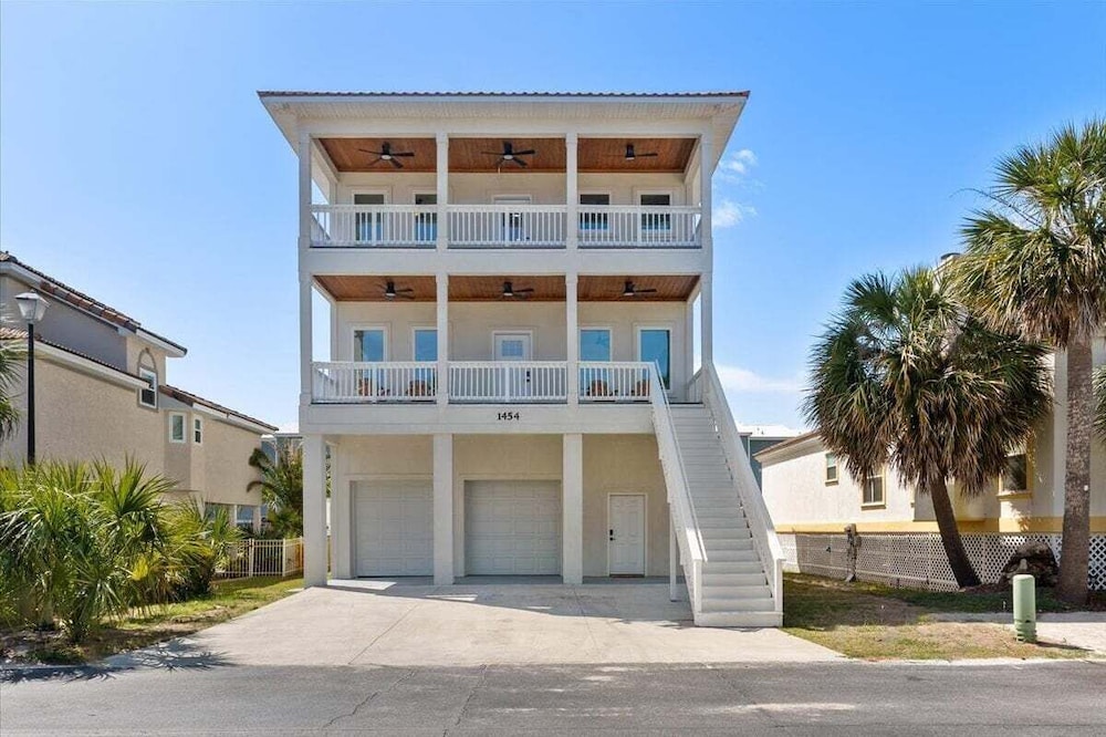 Surf And Sound 6 Bedroom Home