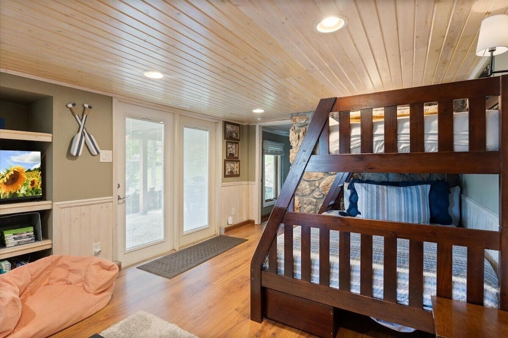 Lakefront Oasis With Skylights & Covered Boat Slip For Extra Adventure