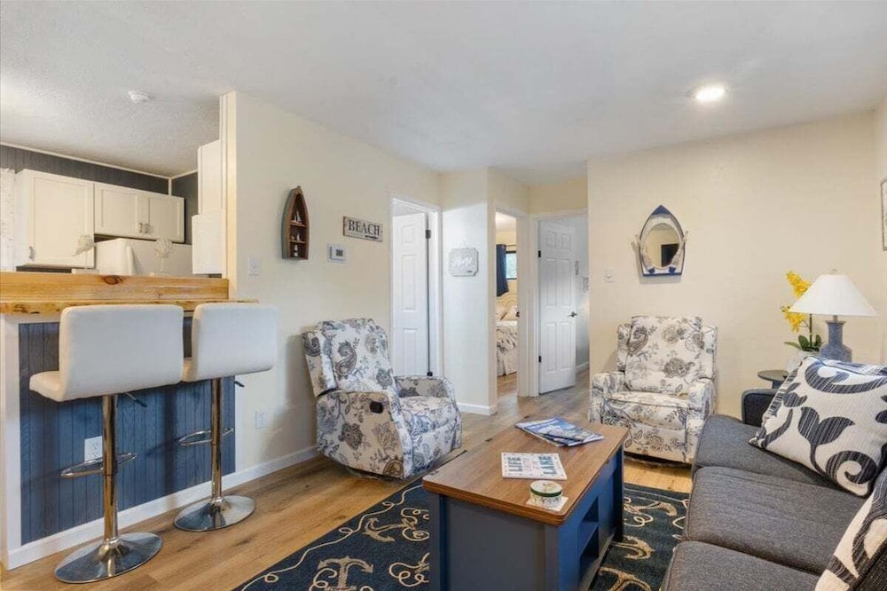 Lakefront Home, Private Dock + Kayaks,arcade Games, Pet Friendly