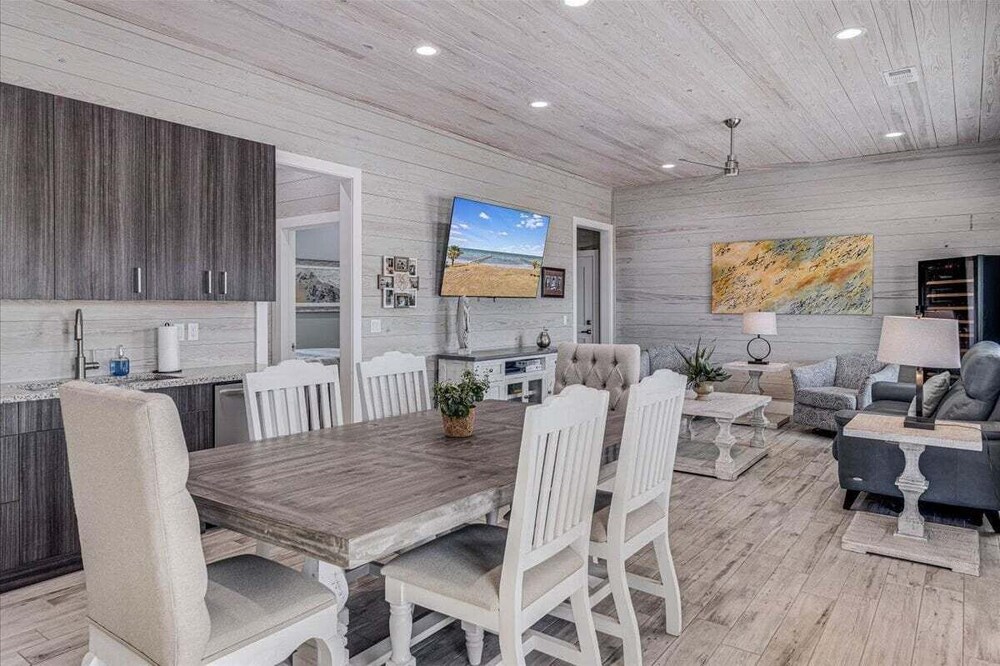Tranquil Waters 8 Bedroom Home