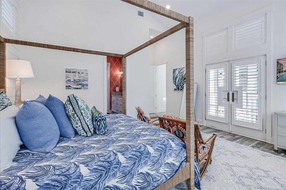 The Pool House 315 HI