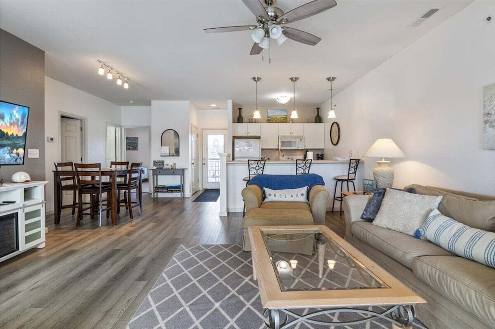Stunning Main Channel Views, Screened Deck, & Pool