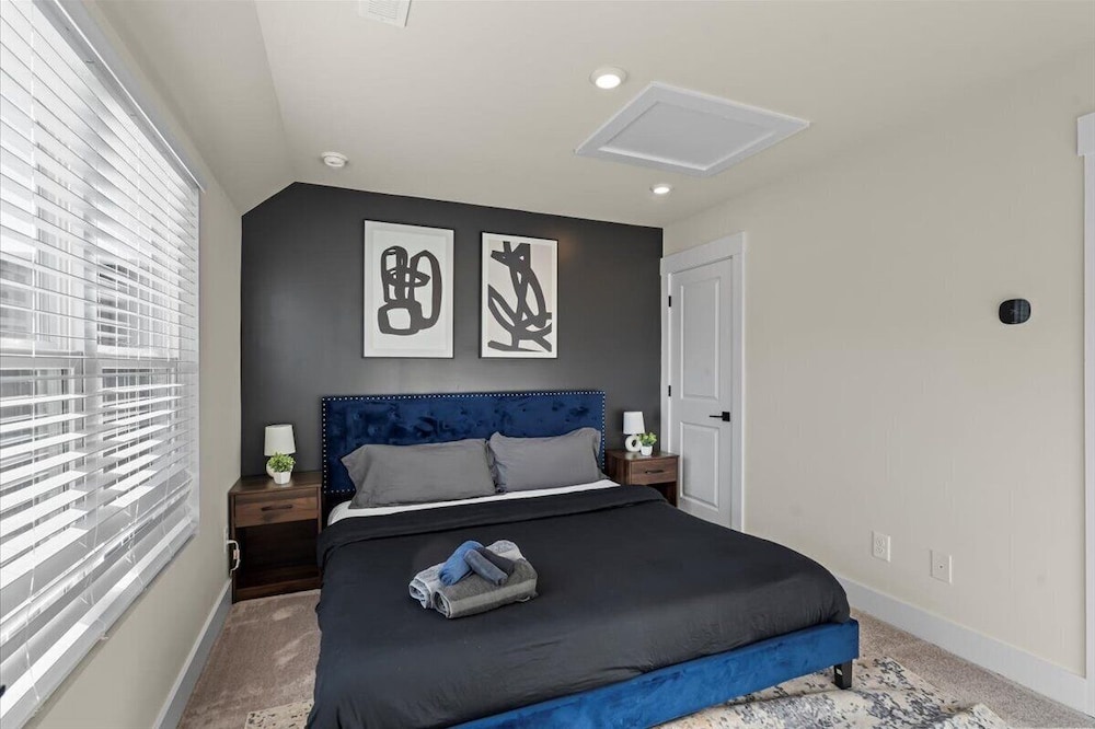 3BR King Townhouse Rooftop in Uptown CLT