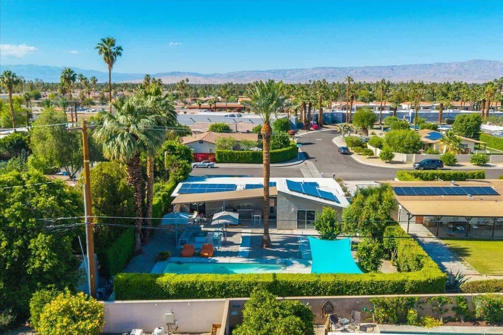 Modern Paradise at Sonora
