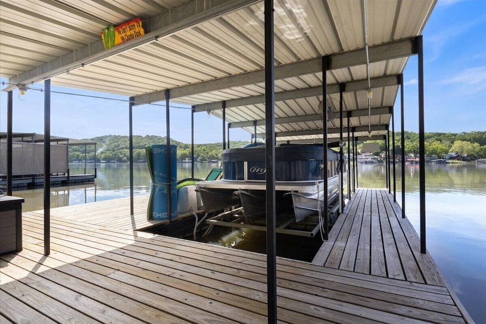 Private Dock, Bunkhouse, Firepit & Kayaks at Mm45
