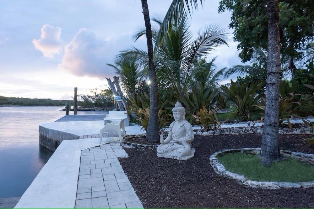 Middle Cay Estate 7 Bedroom Estate