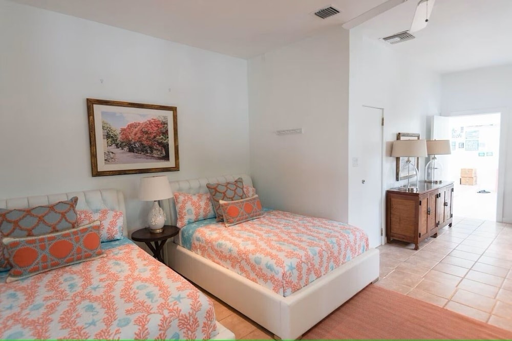 Middle Cay Estate 7 Bedroom Estate