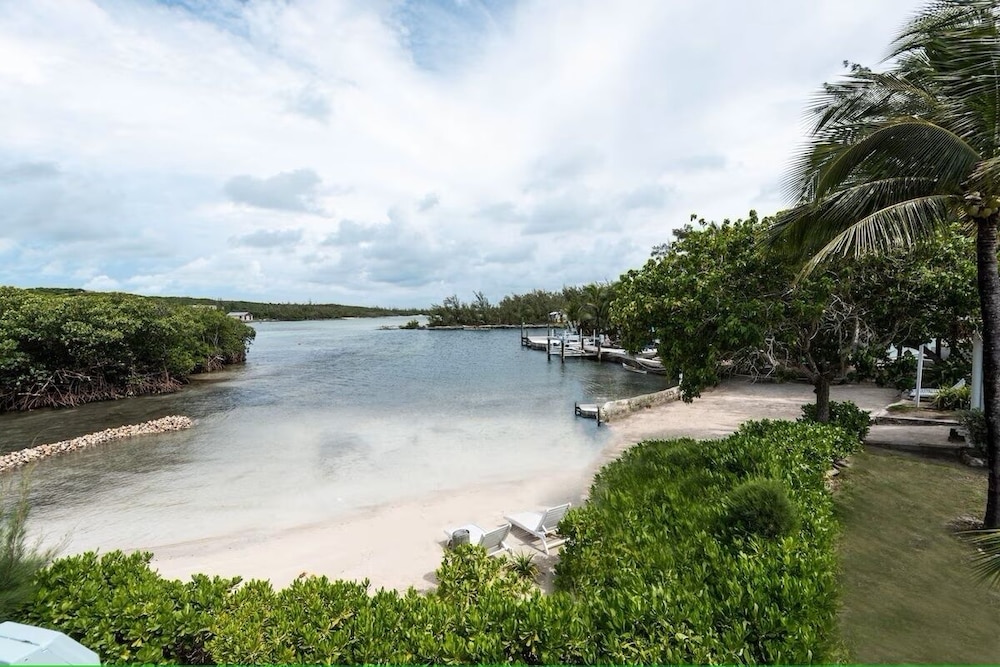 Middle Cay Estate 7 Bedroom Estate