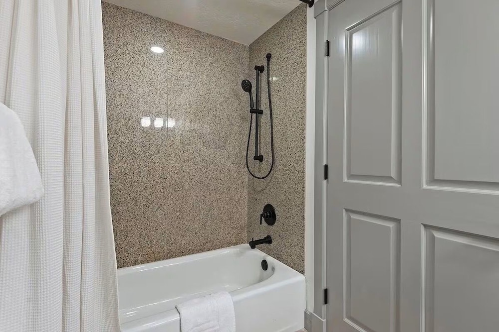 Villa 3012 2 Queen Beds - 1 Bedroom 1 Bath No Kitchen 1 Villa