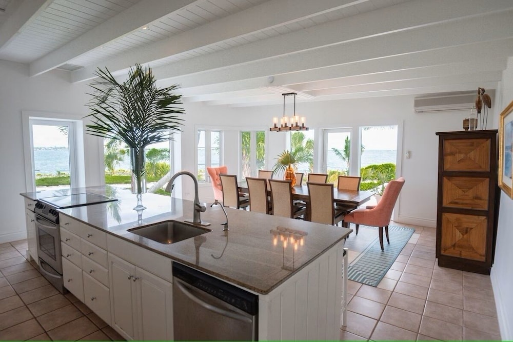 Middle Cay Estate 7 Bedroom Estate