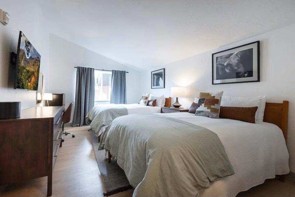 Villa 3012 2 Queen Beds - 1 Bedroom 1 Bath No Kitchen 1 Villa