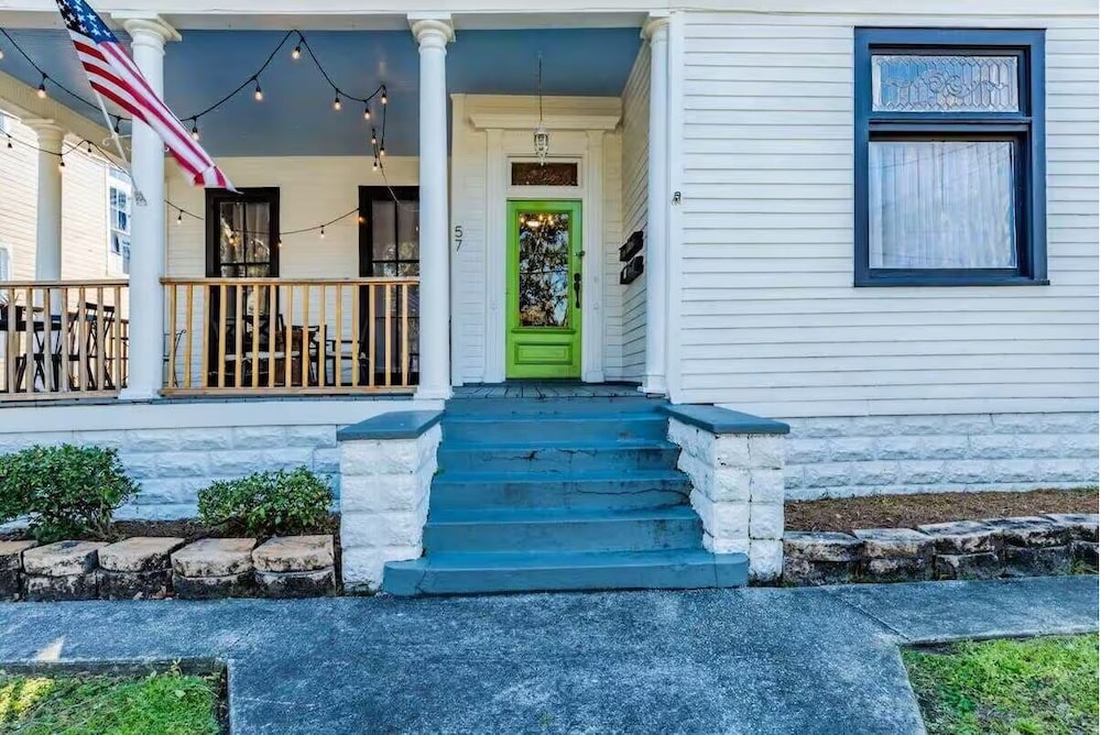 Dauphin Darling 4 Units view 3