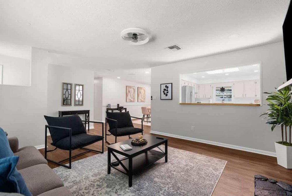 Brooksville Oasis! 3 Bedroom, Heated Pool Home