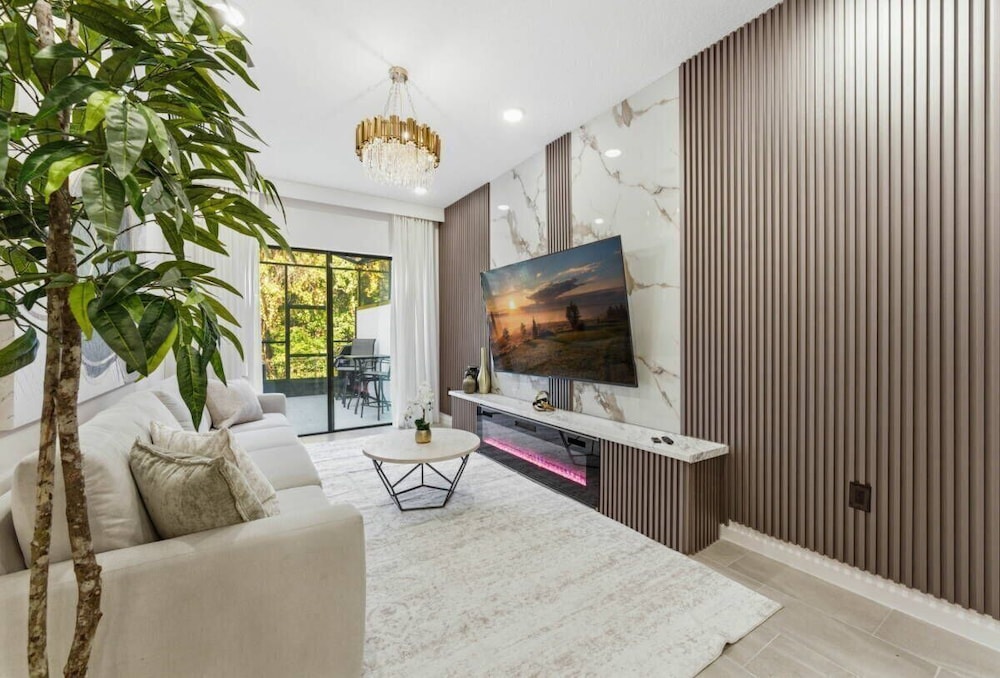 Paradiso Grande 5BR Home w Pool, Mario Game Room