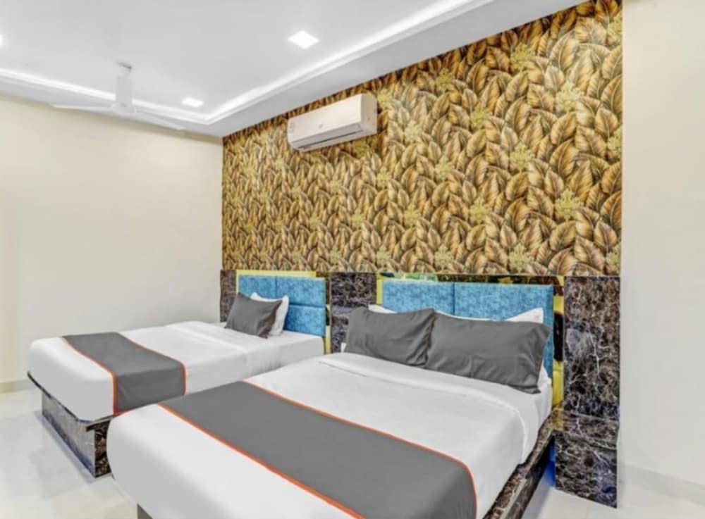 Hotel Bhavya Regency