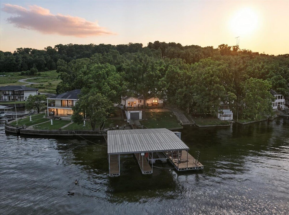 Lakefront Home at the 10mm With Dock Slip & Bar